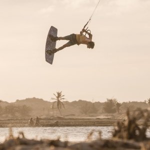 2211092106-D57A3468-Valentin-Rodriguez-romantsovaphoto