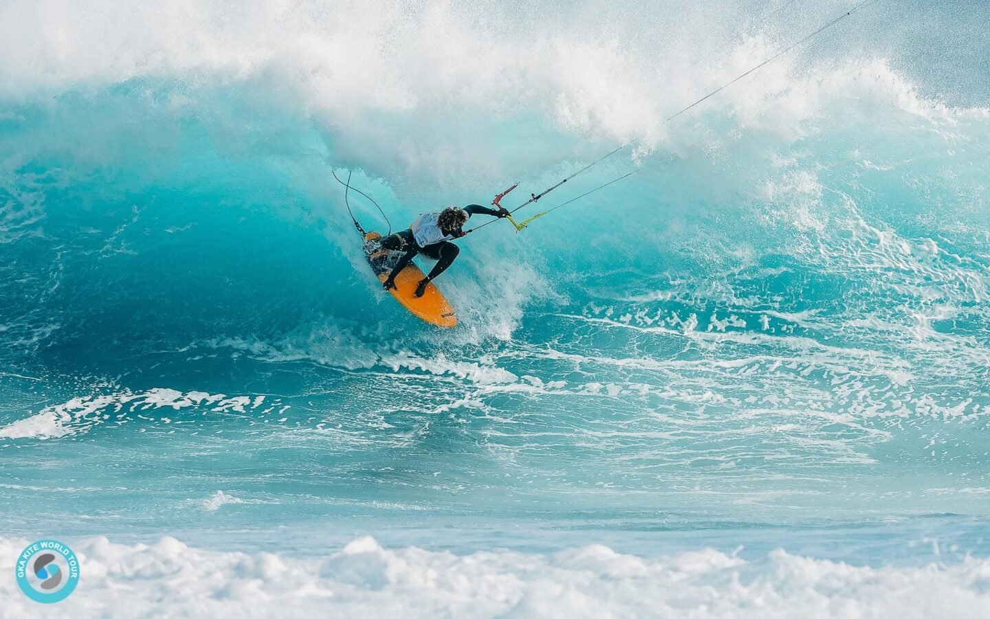 Mitu Monteiro - morphing into the wave