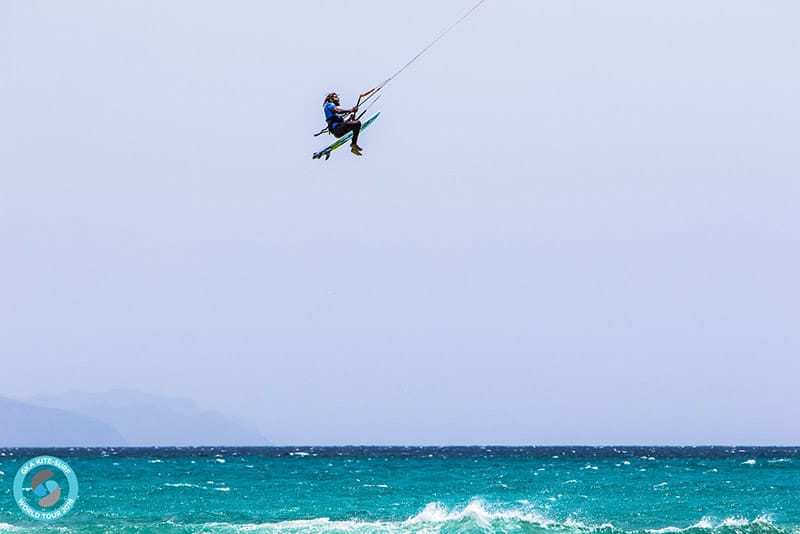 Airton Cozzolino big kite loop rodeo at Sotavento