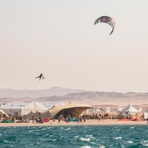 2210220747-D57A8291-Valentin-Garat-romantsovaphoto