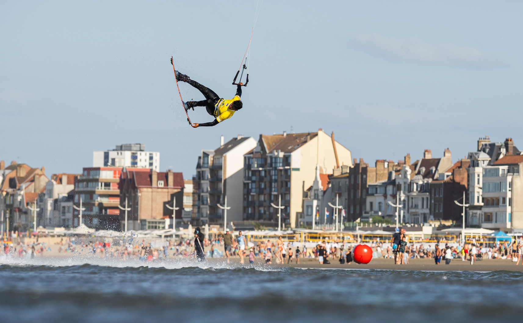 Finals clashes stalled as wind falters in France