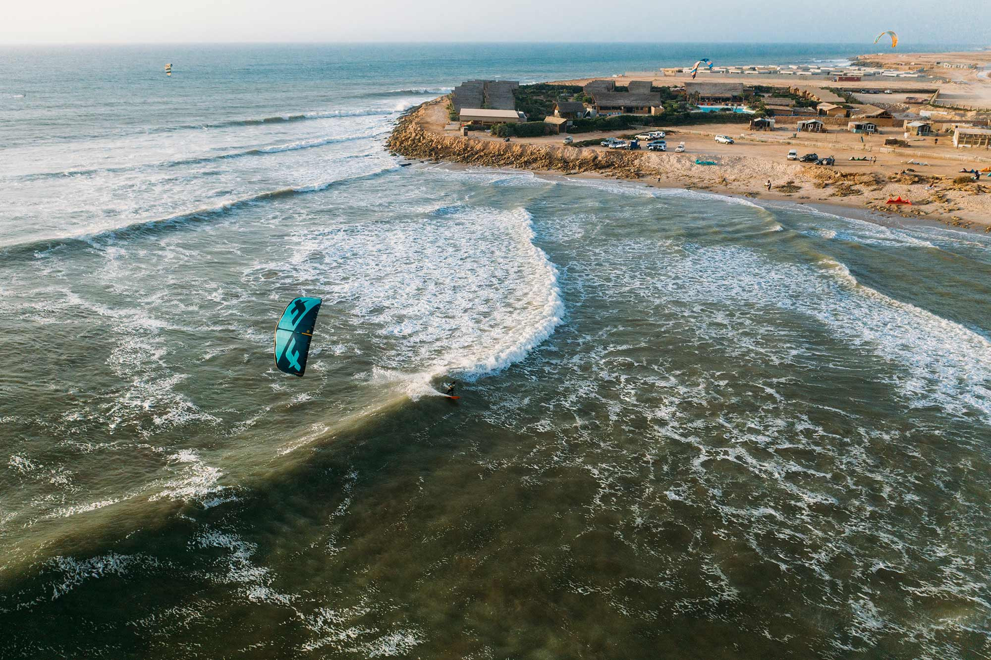 A lesson from the best in light wind wave shredding