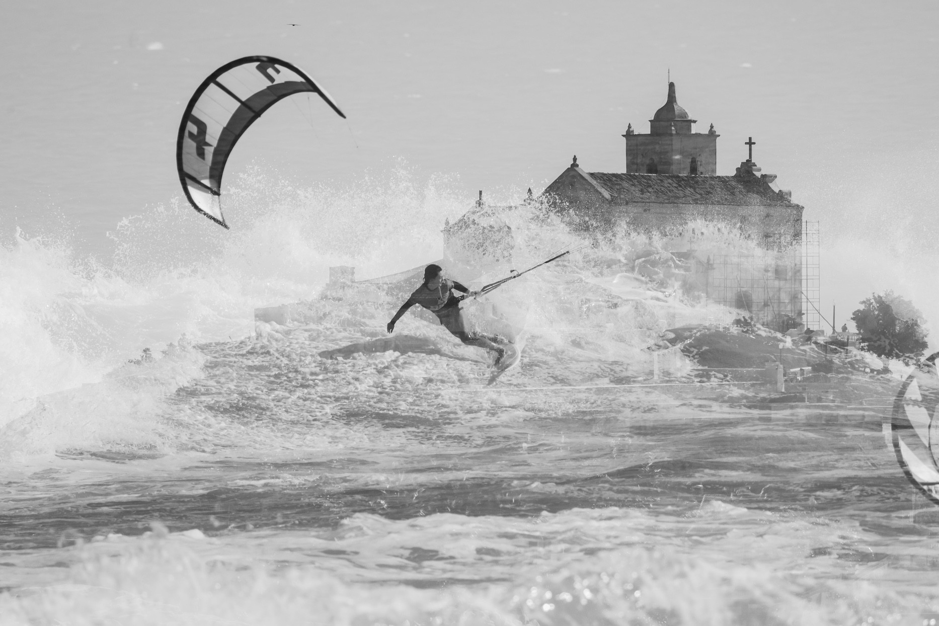 Moona Whyte lands back-to-back wave crowns