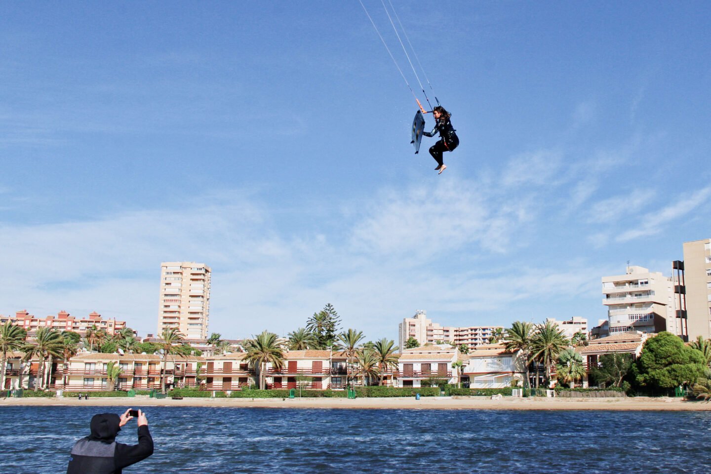 Claudia Leon in Action - Freestyle Kiteboarding